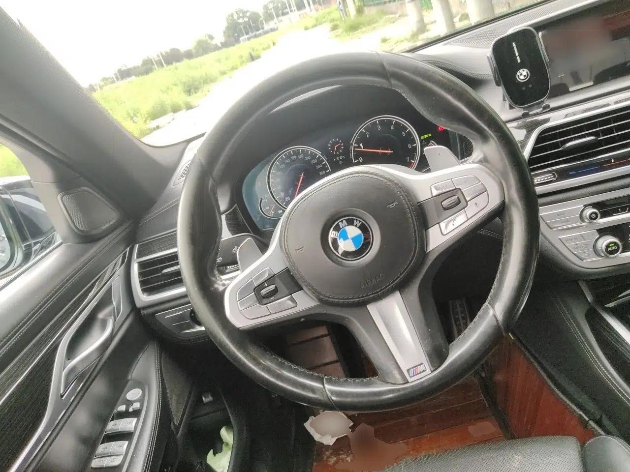 BMW 7 Series 2018 740Li M Sport Package Leading Model — миниатюра 10