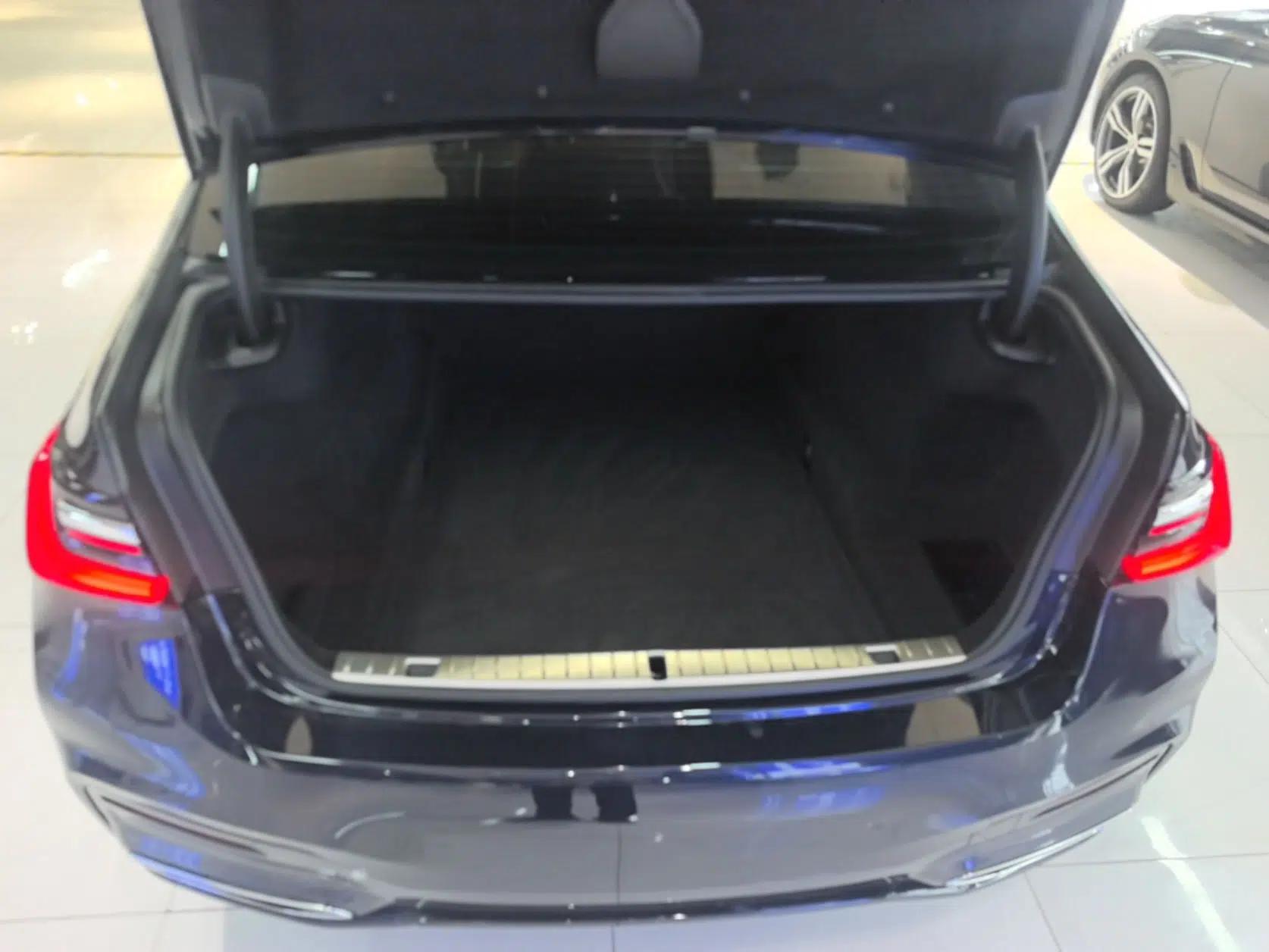 BMW 7 Series 2019 740Li Leading Model M Sport Package — миниатюра 22