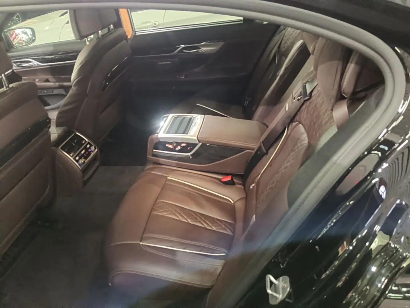 BMW 7 Series 2019 730Li M Sport Package — миниатюра 20