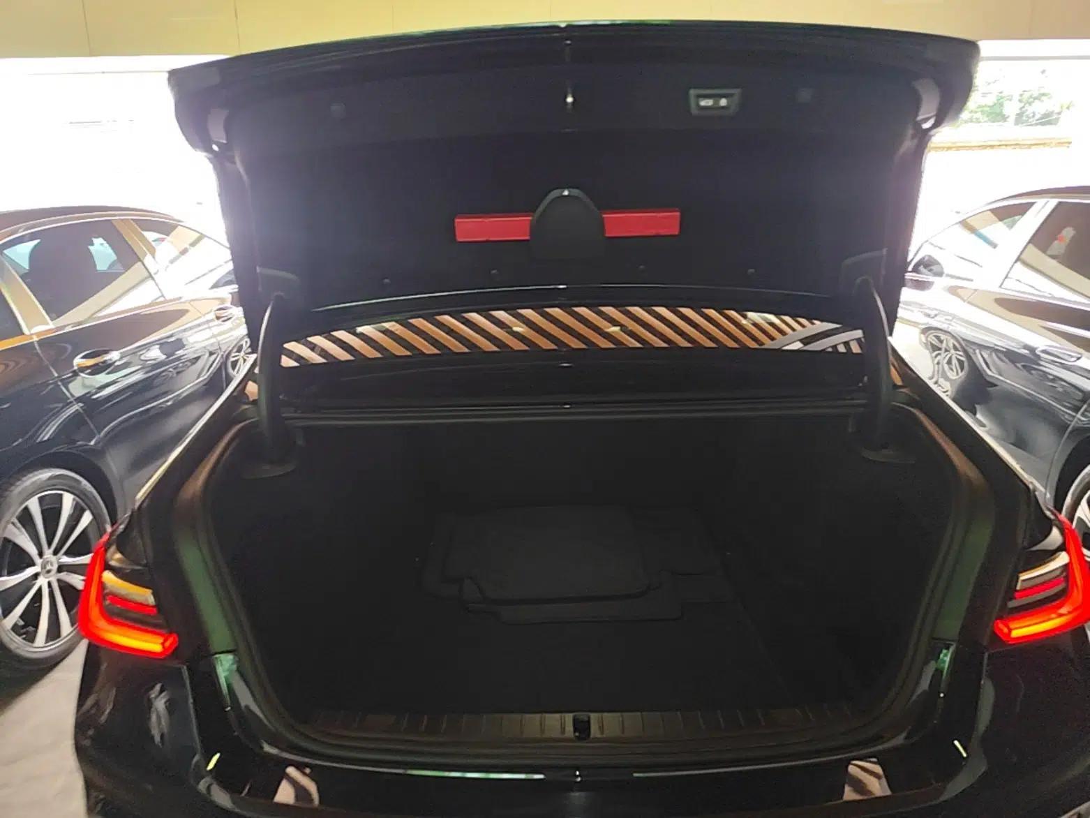 BMW 7 Series 2021 730Li M Sport Package — миниатюра 27