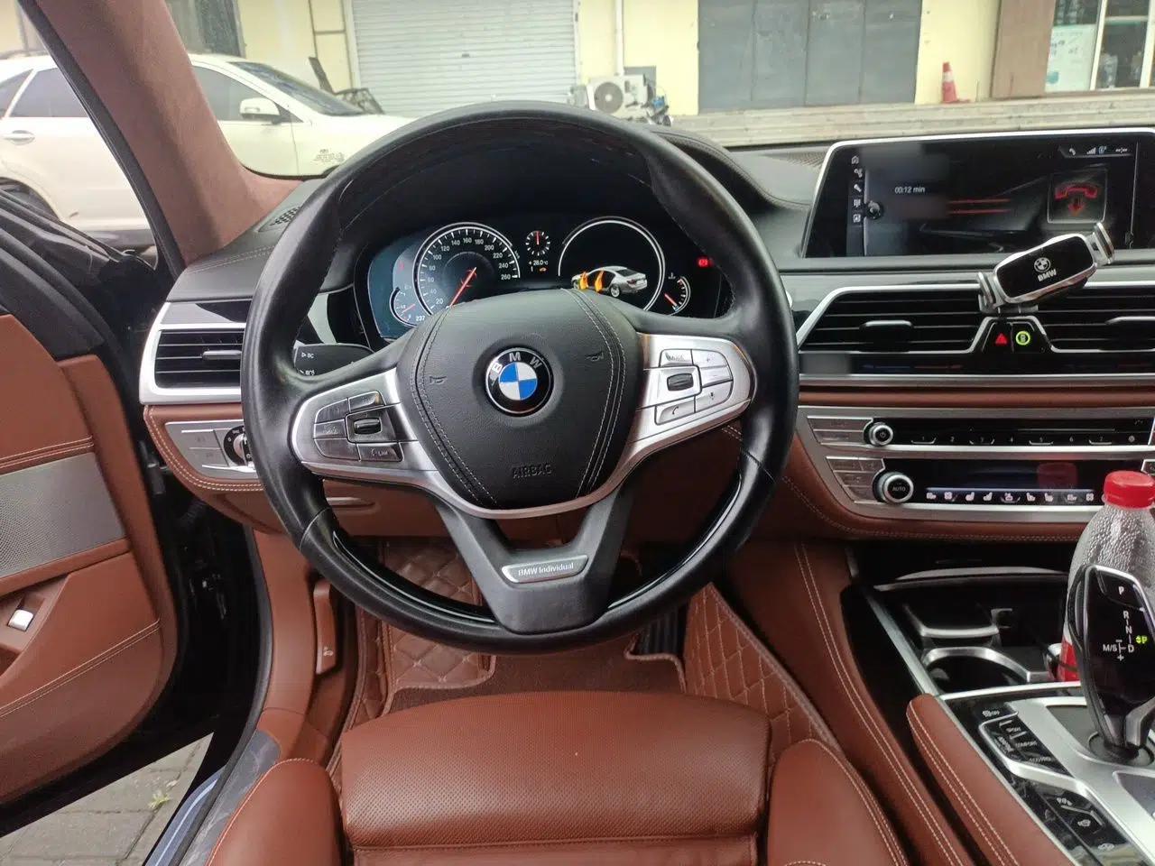 BMW 7 Series 2017 740Li xDrive Personalized Custom Edition — миниатюра 10