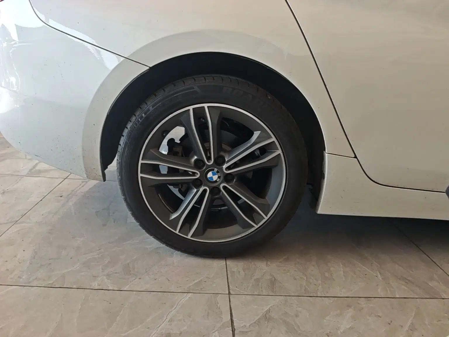BMW 1 Series 2018 Facelifted 118i Sport Edition — миниатюра 11
