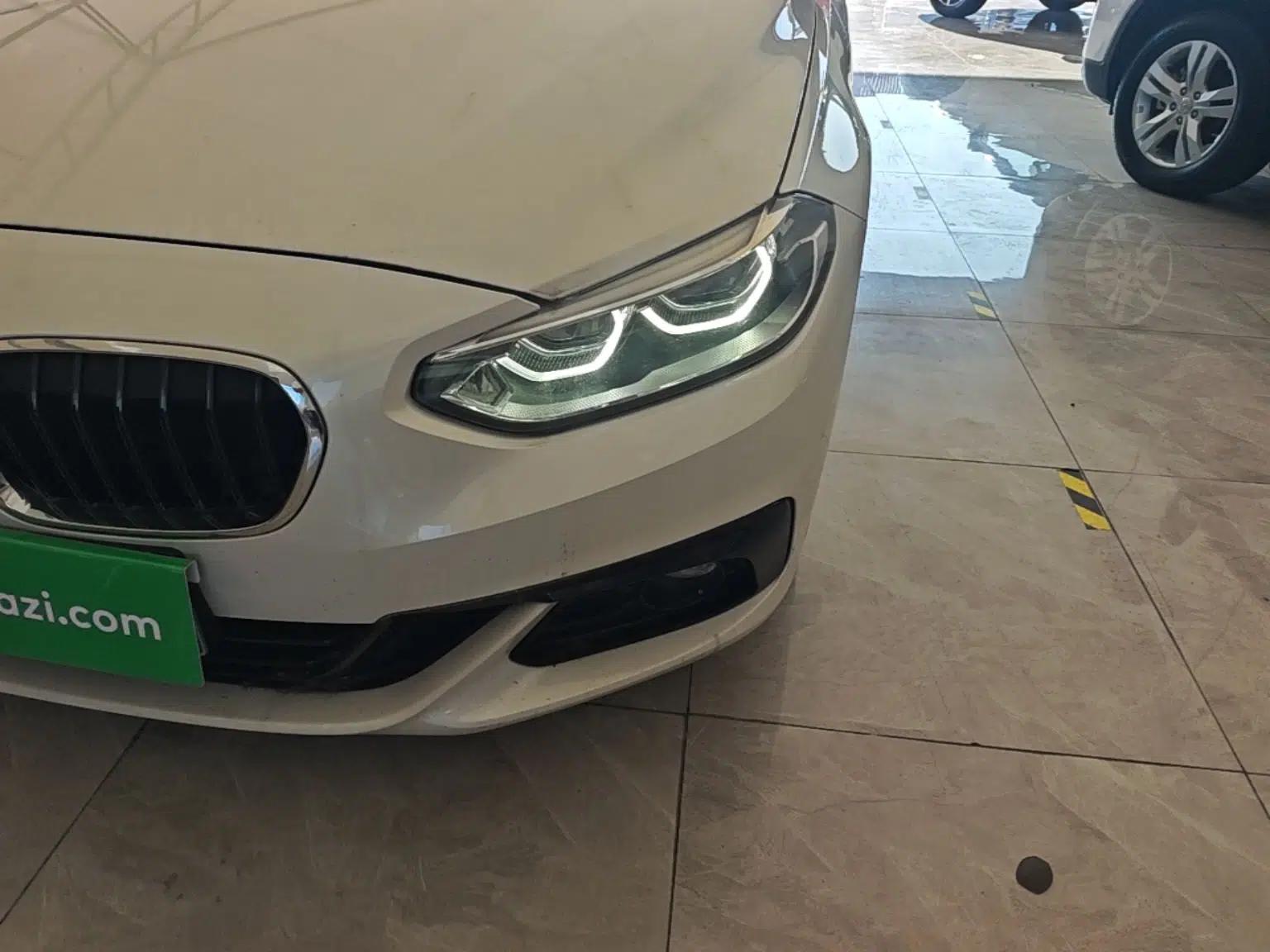 BMW 1 Series 2018 Facelifted 118i Sport Edition — миниатюра 8
