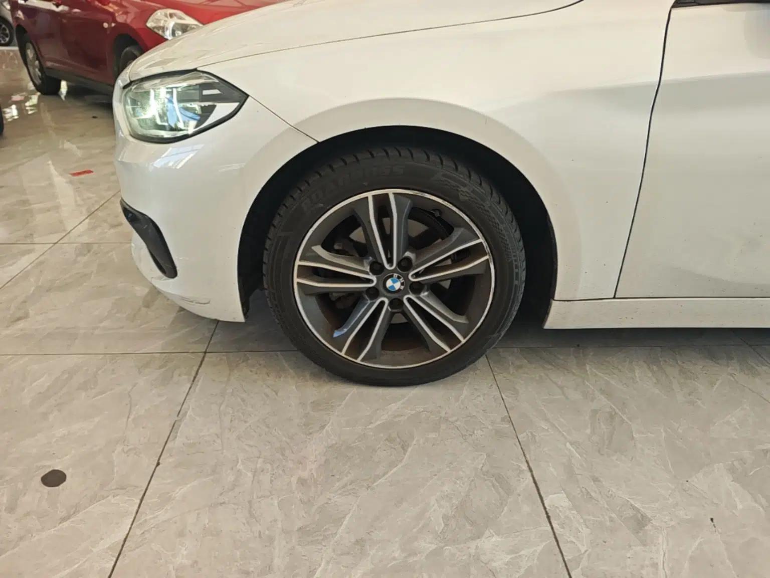 BMW 1 Series 2018 Facelifted 118i Sport Edition — миниатюра 10