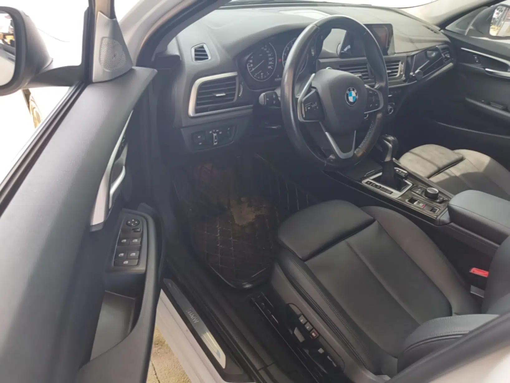 BMW 1 Series 2017 118i Sport Edition — миниатюра 23