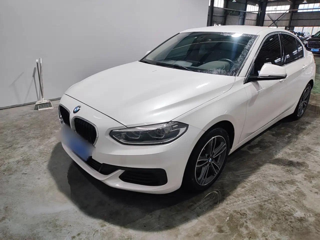 BMW 1 Series 2020 120i Fashion Model — миниатюра 1