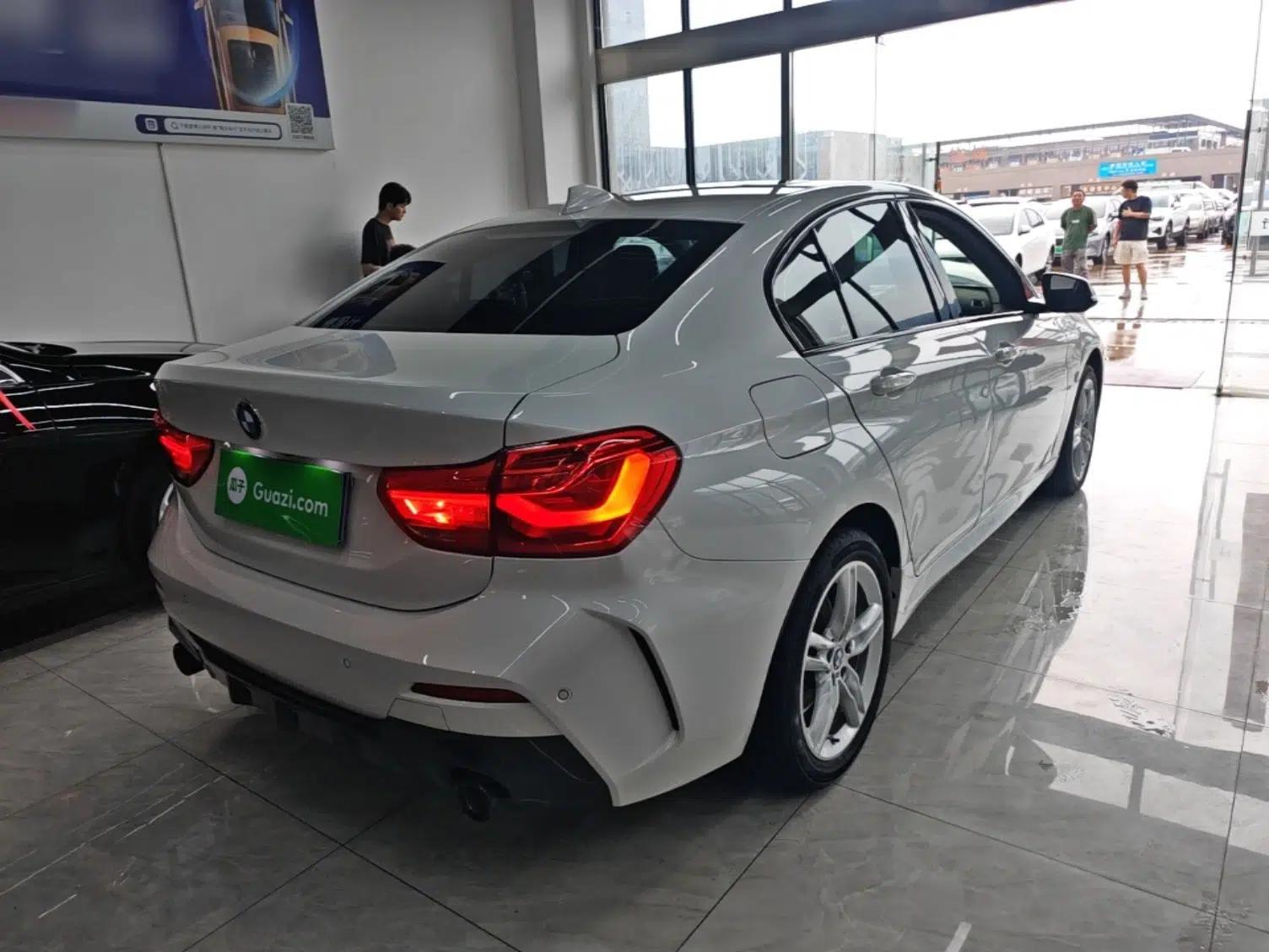 BMW 1 Series 2021 Revised 120i M Sport Night Edition — миниатюра 6