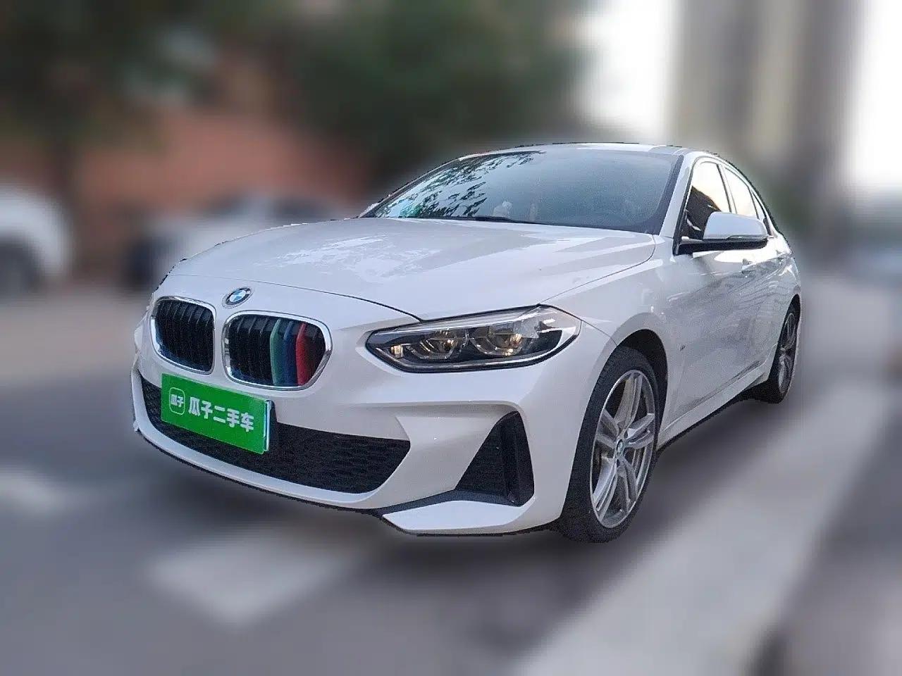 BMW 1 Series 2019 120i Leading Model M Sport Package — миниатюра 1