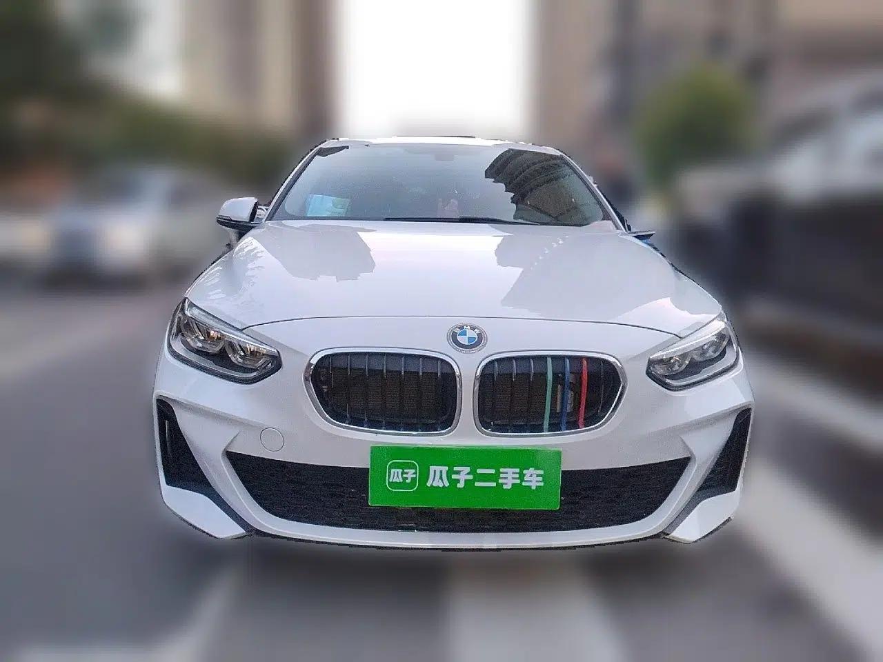 BMW 1 Series 2019 120i Leading Model M Sport Package — миниатюра 2