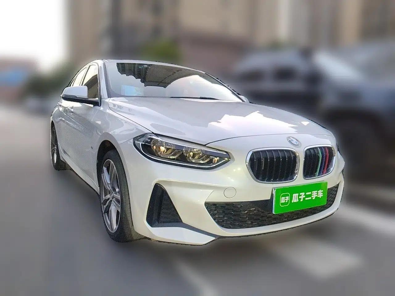 BMW 1 Series 2019 120i Leading Model M Sport Package — миниатюра 3