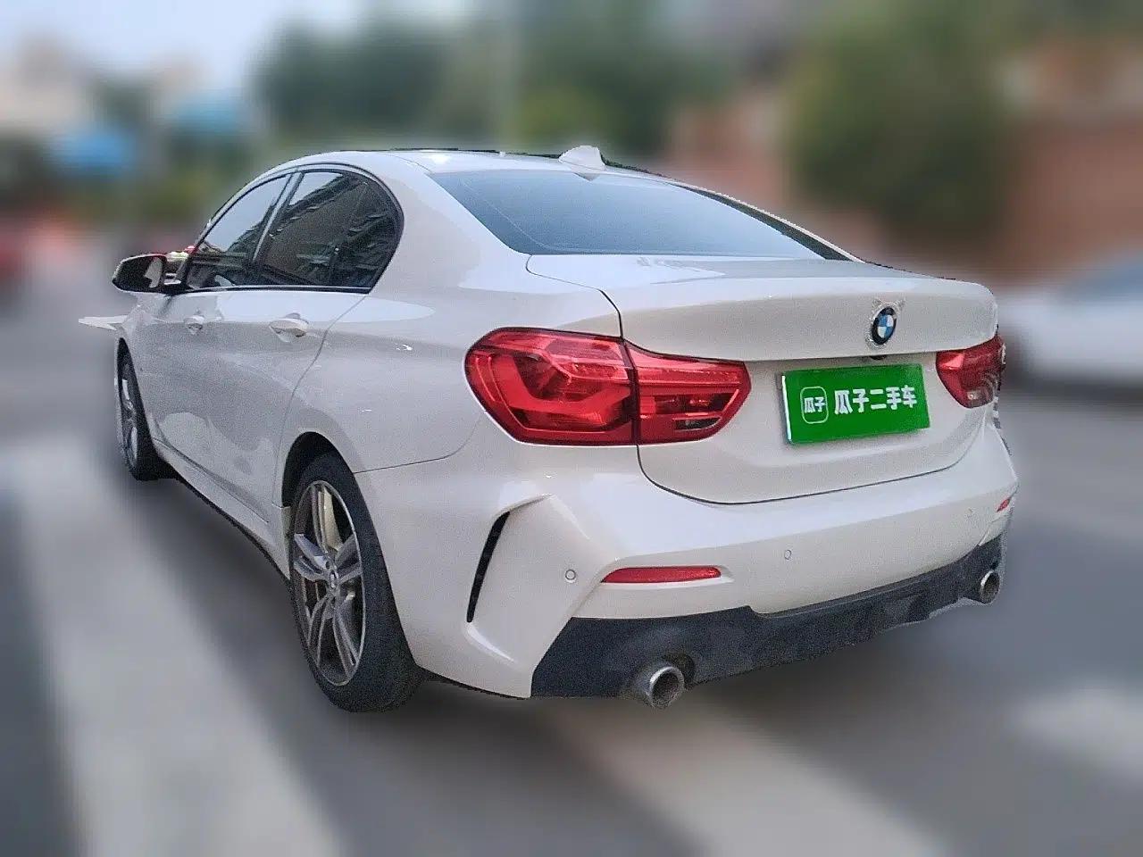 BMW 1 Series 2019 120i Leading Model M Sport Package — миниатюра 4