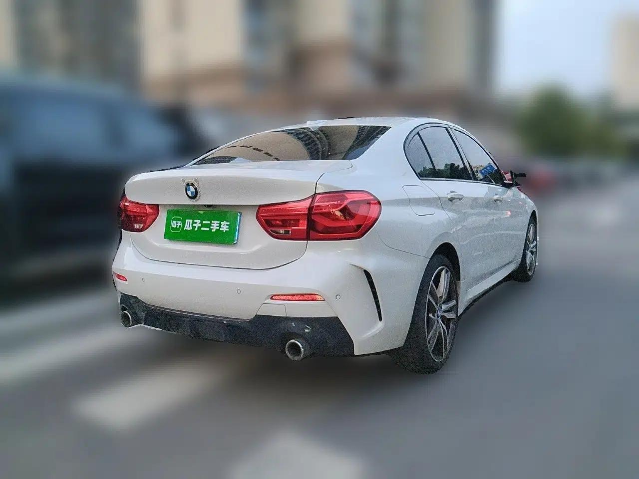 BMW 1 Series 2019 120i Leading Model M Sport Package — миниатюра 6