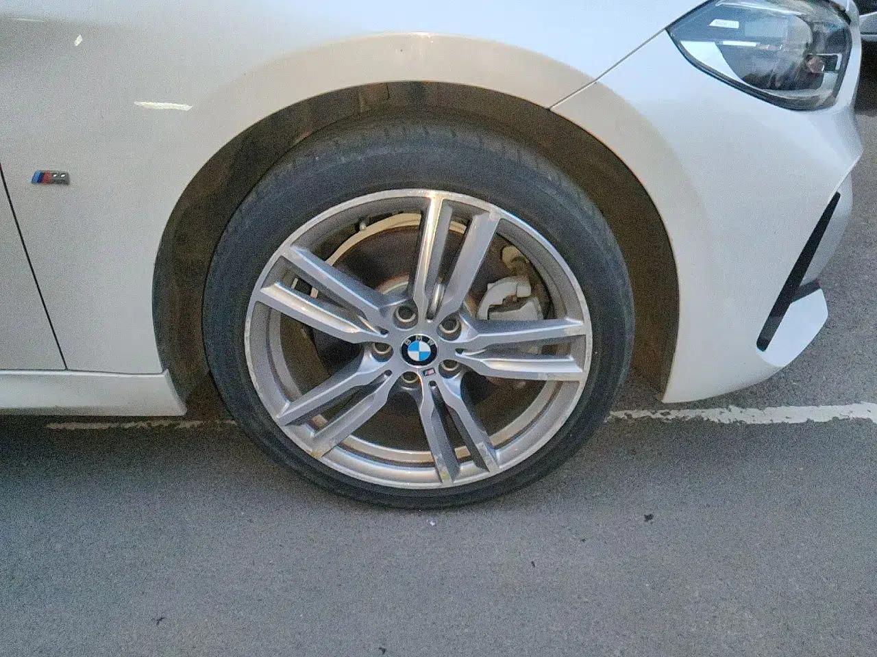 BMW 1 Series 2019 120i Leading Model M Sport Package — миниатюра 8