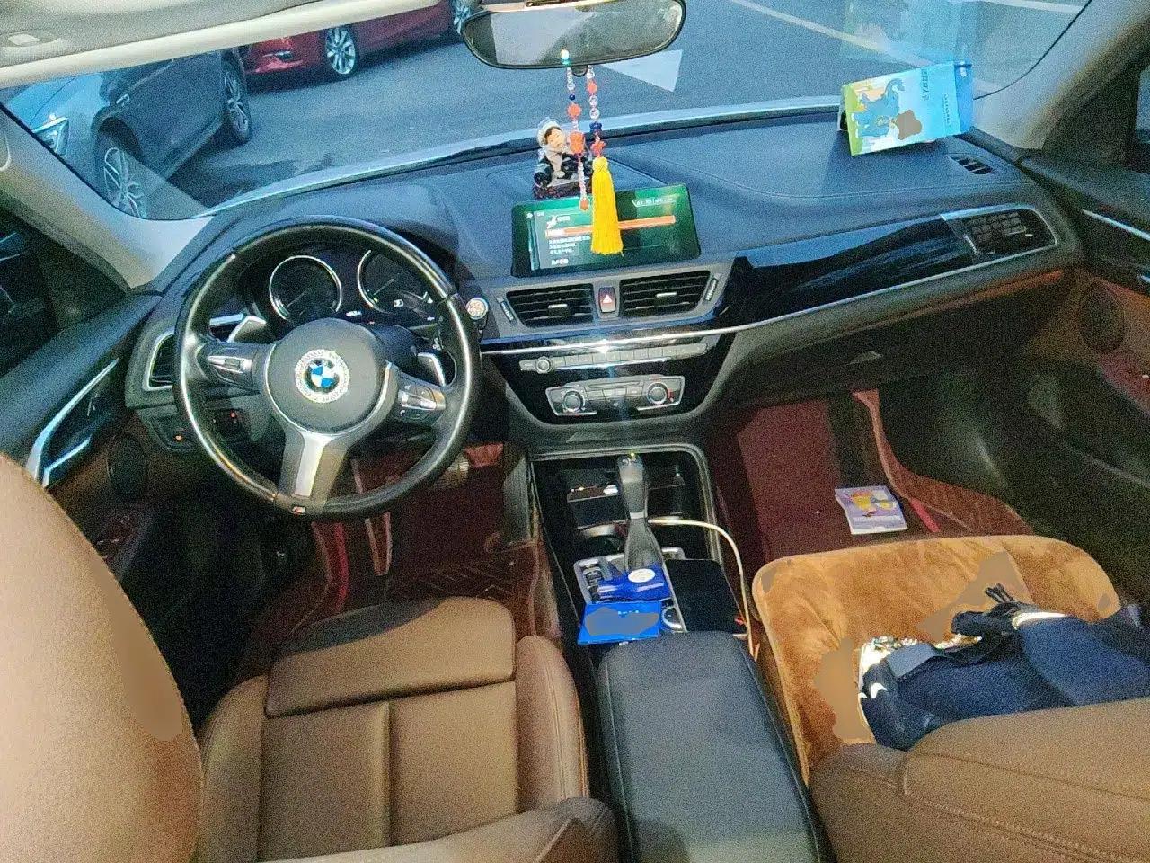 BMW 1 Series 2019 120i Leading Model M Sport Package — миниатюра 9