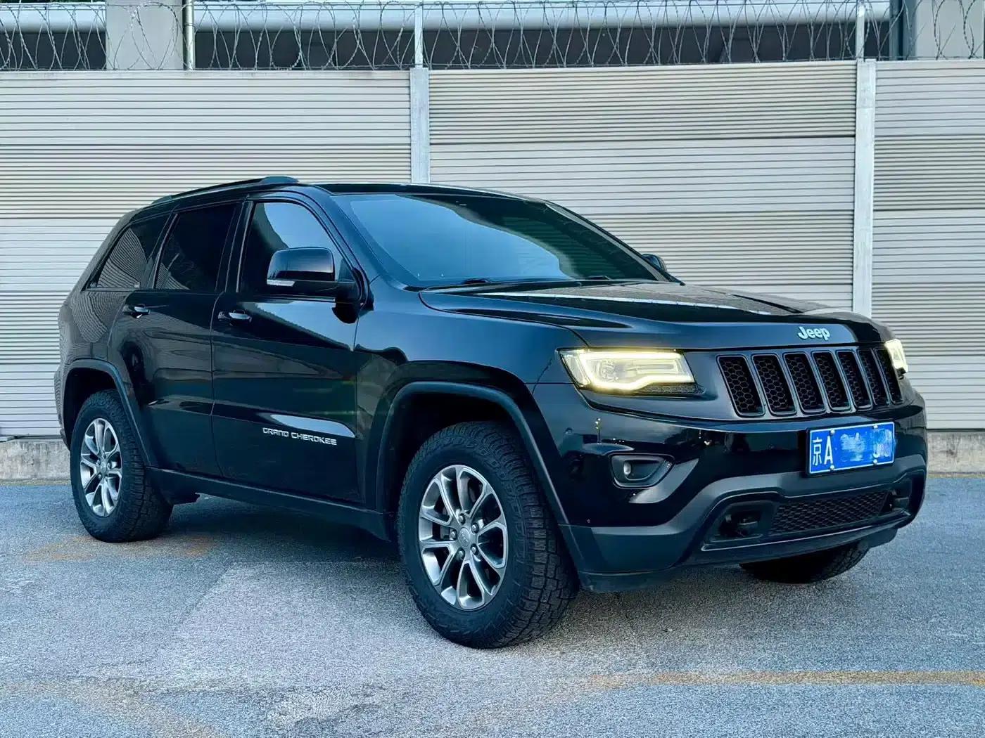2014 Jeep Grand Cherokee Imported Model 3.6L Elite Navigation Edition — миниатюра 3