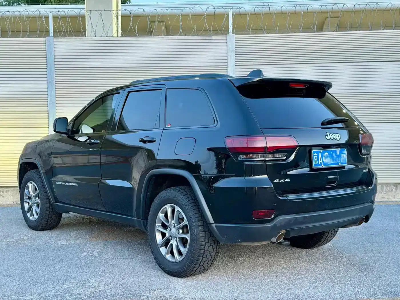 2014 Jeep Grand Cherokee Imported Model 3.6L Elite Navigation Edition — миниатюра 4