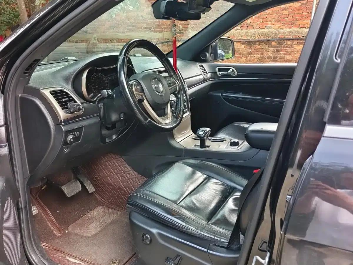 2014 Jeep Grand Cherokee (Imported) 3.0L Comfort Navigation Edition — миниатюра 4