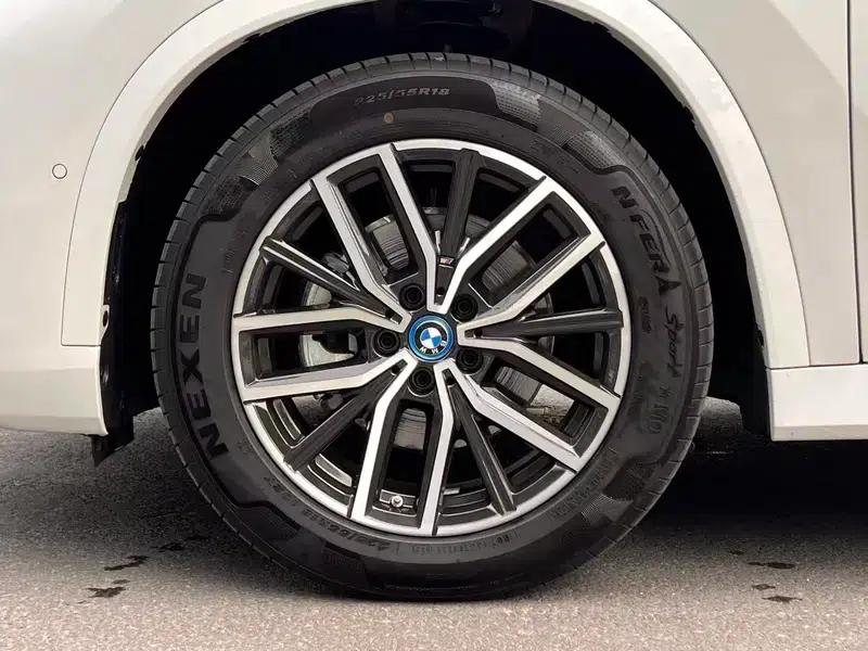 BMW iX1 2025 eDrive25L M Sport Package — миниатюра 10