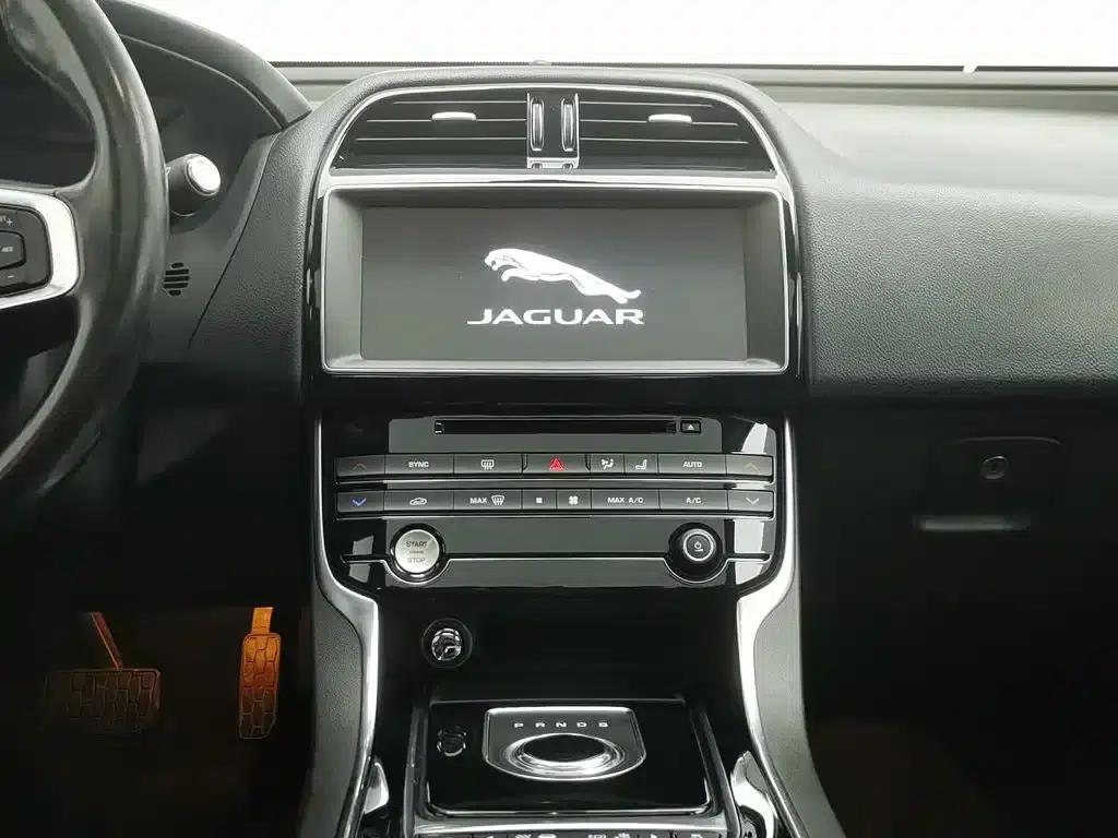 Jaguar XEL 2018 2.0T 200PS Premium Edition — миниатюра 12
