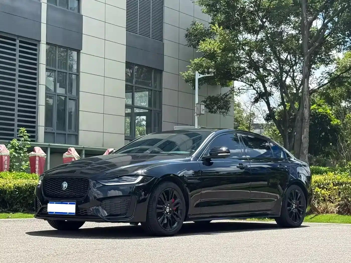 Jaguar XEL 2025 2.0T 250PS R-DYNAMIC 90th Anniversary Edition — миниатюра 1