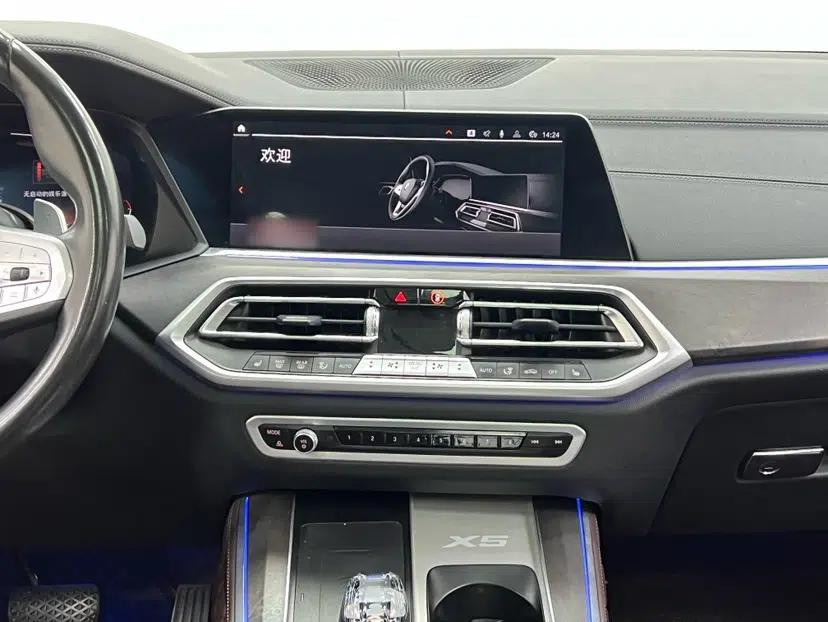 BMW X5 2022 Restyled xDrive 30Li Luxury Version M Sport Package — миниатюра 26