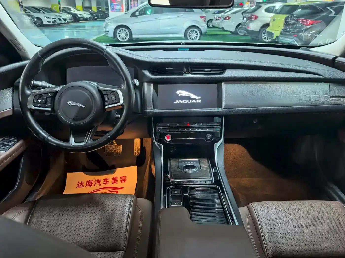 2019 Jaguar XFL 2.0T 250PS Two-Wheel Drive Luxury Edition — миниатюра 9