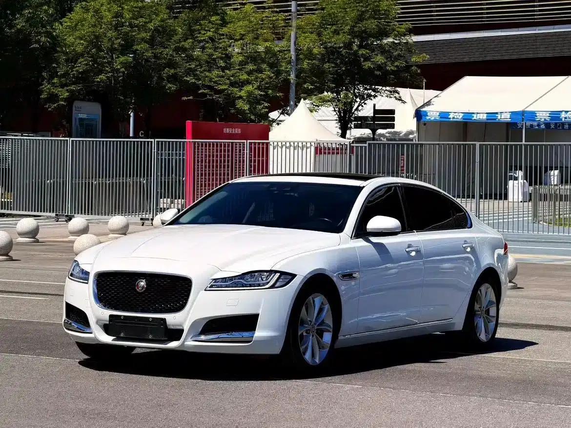 2019 Jaguar XFL 2.0T 250PS Two-Wheel Drive Luxury Edition — миниатюра 1