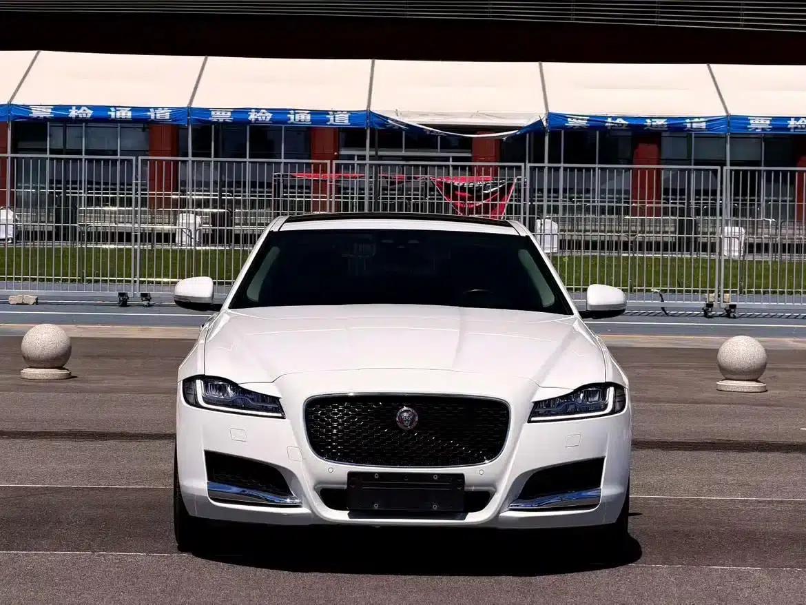 2019 Jaguar XFL 2.0T 250PS Two-Wheel Drive Luxury Edition — миниатюра 2