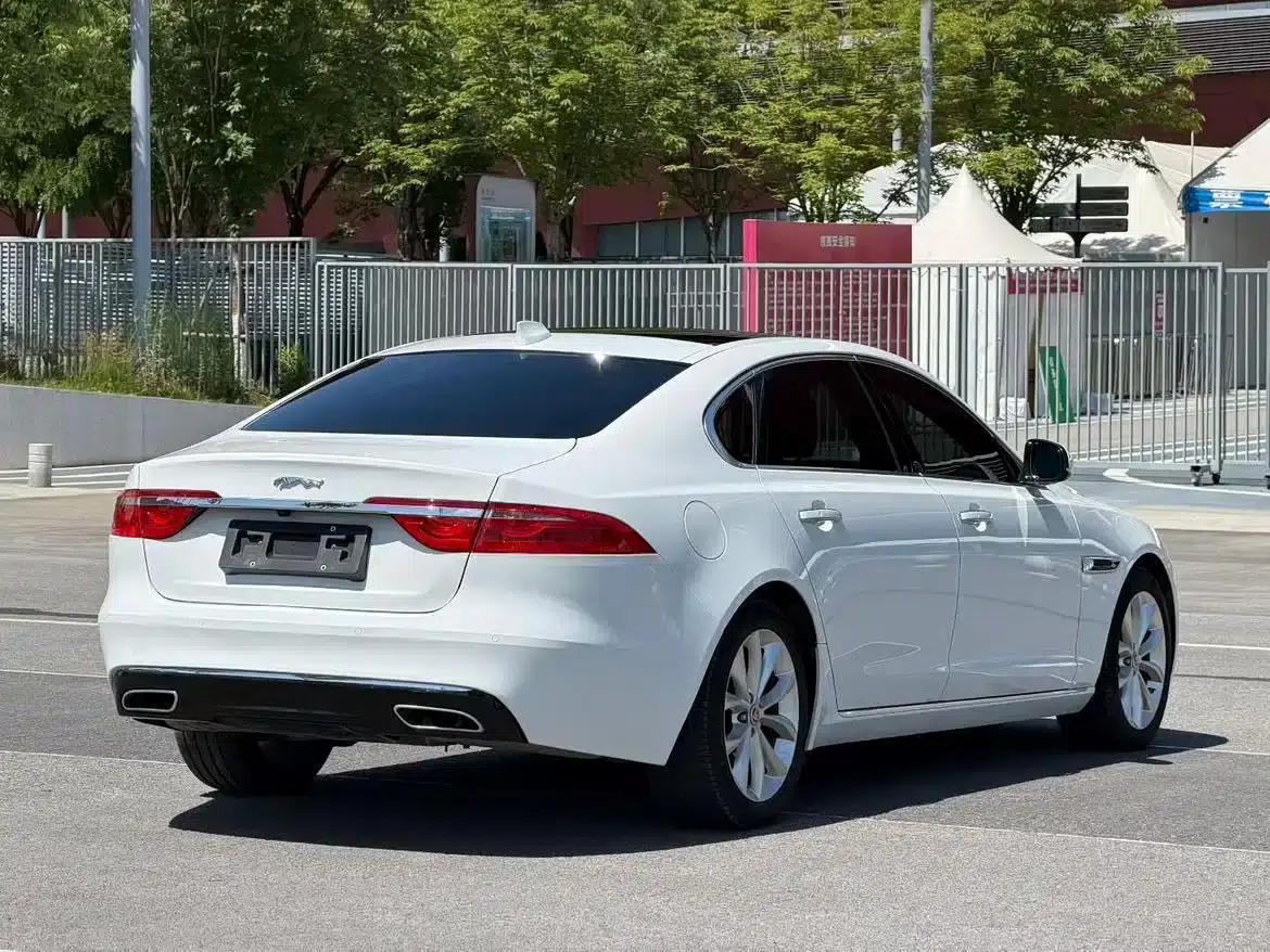 2019 Jaguar XFL 2.0T 250PS Two-Wheel Drive Luxury Edition — миниатюра 7