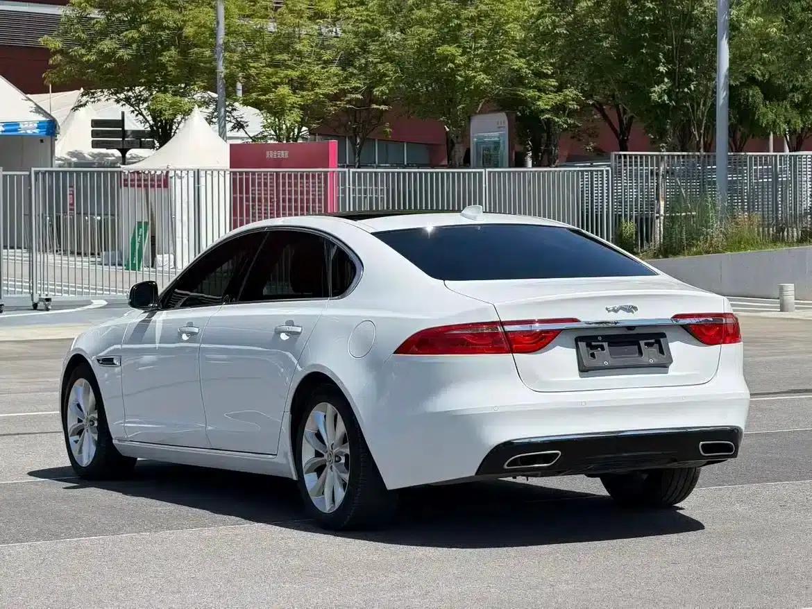 2019 Jaguar XFL 2.0T 250PS Two-Wheel Drive Luxury Edition — миниатюра 9