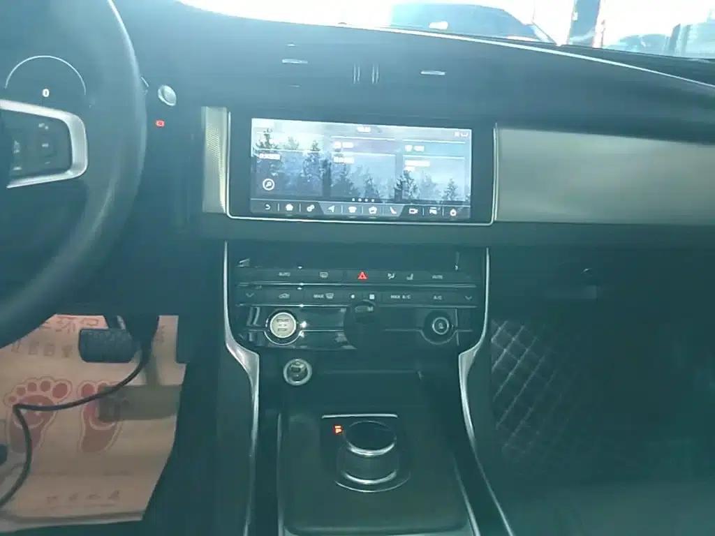 2020 Jaguar XFL 2.0T P250 2WD Luxury Edition — миниатюра 13