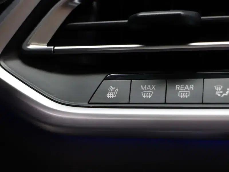 2021 BMW X6 M — миниатюра 17
