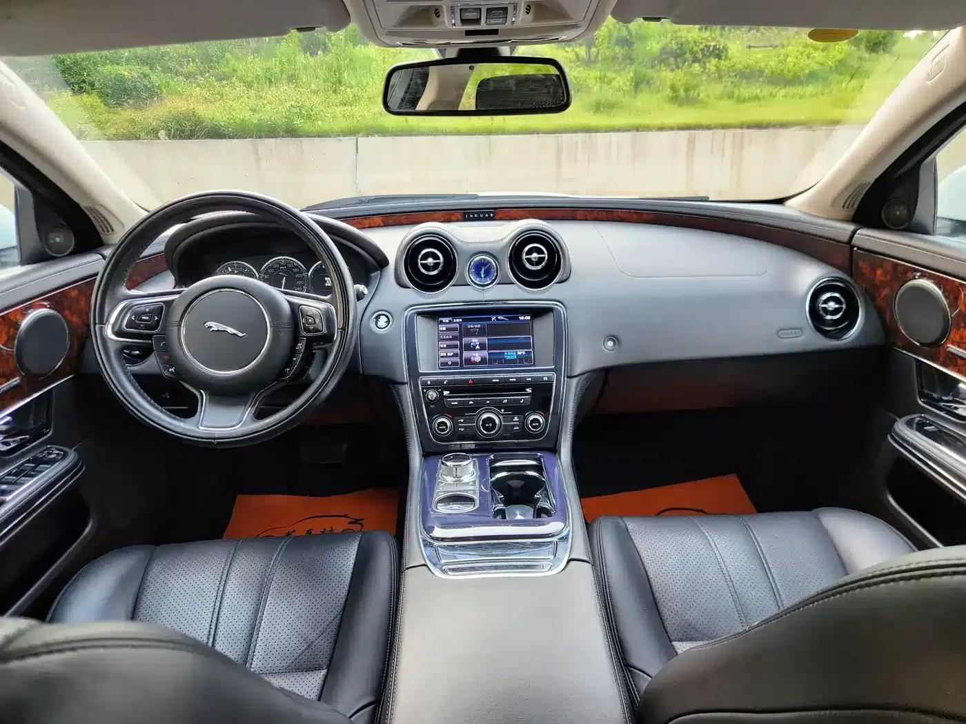 Jaguar XJ 2013 XJL 3.0 SC Panoramic Business Edition — миниатюра 17