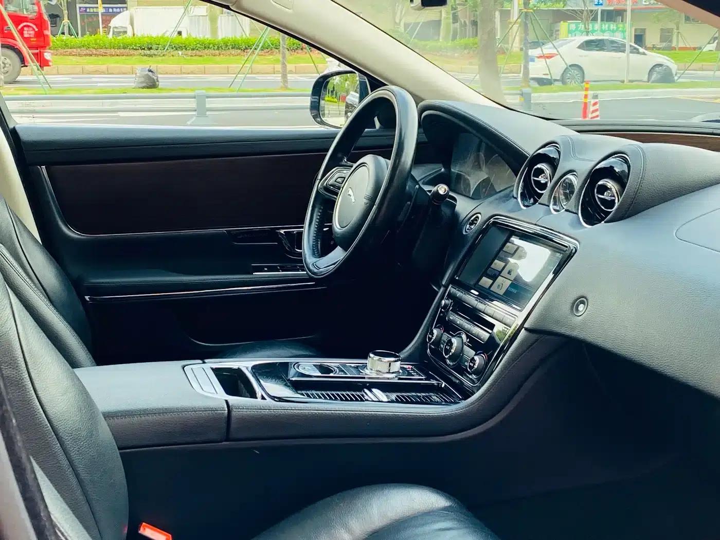 Jaguar XJ 2015 XJL 2.0T 2WD Elegant Business Edition — миниатюра 16