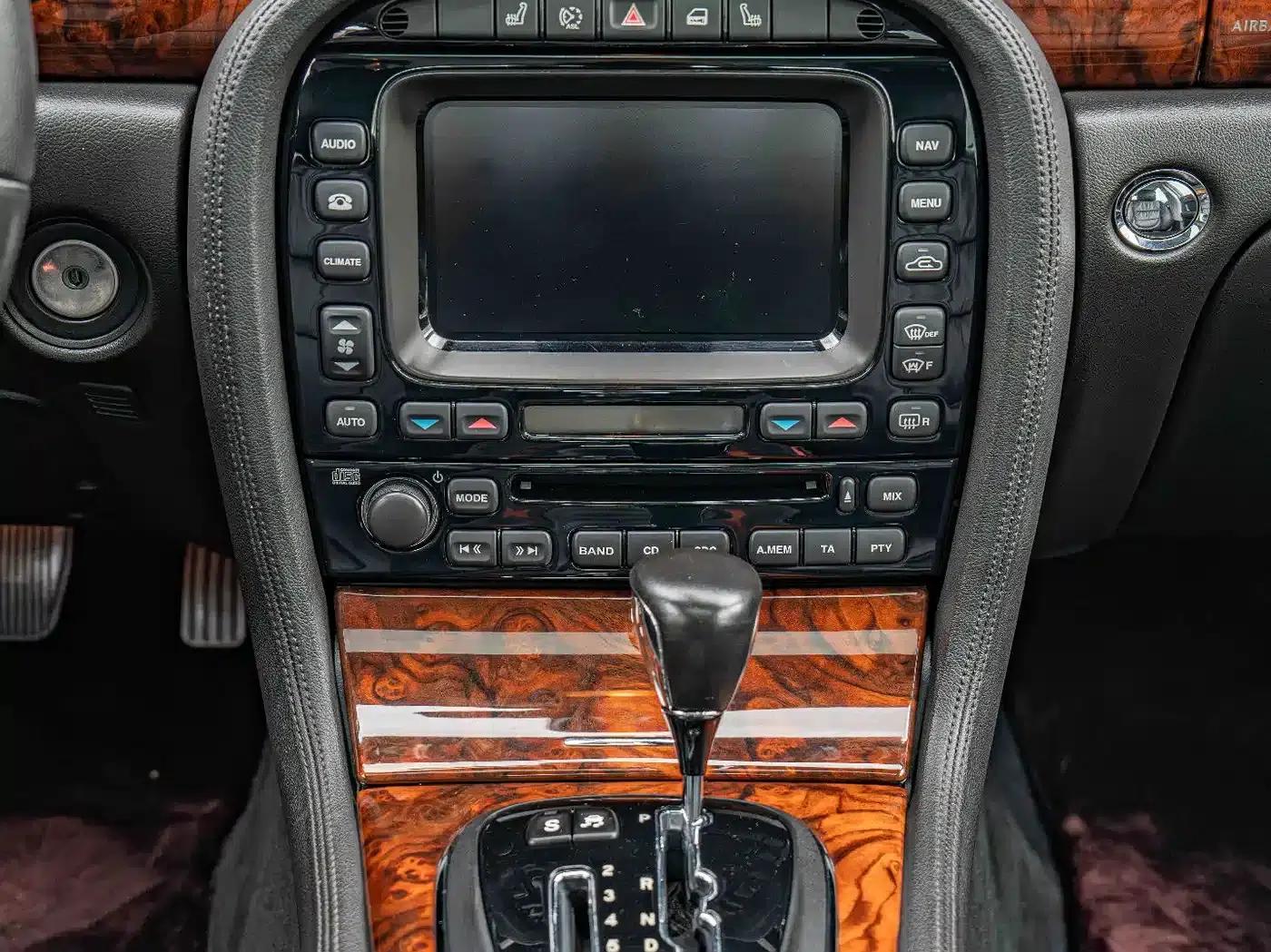 Jaguar XJ 2007 XJ6L 3.0 Royal Extended Edition — миниатюра 16