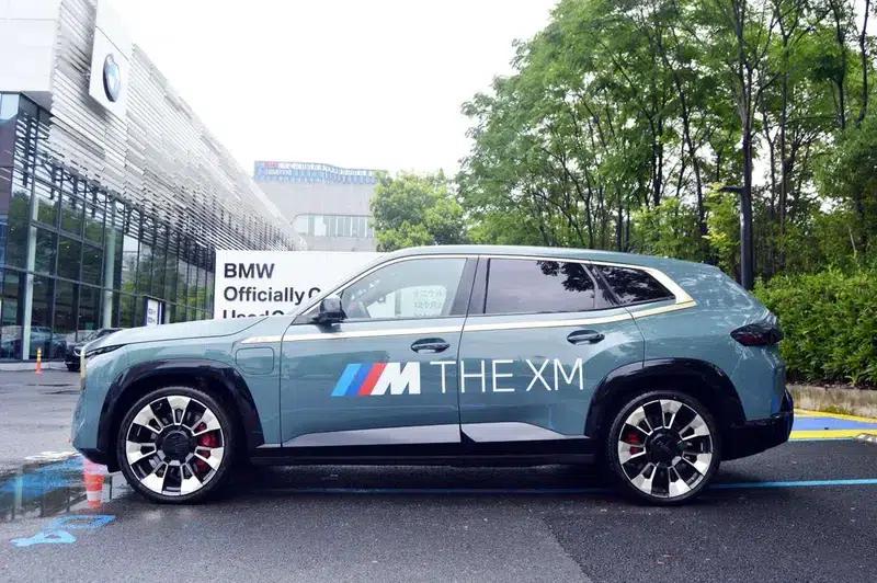 BMW XM 2023 4.4T Standard Edition — миниатюра 3