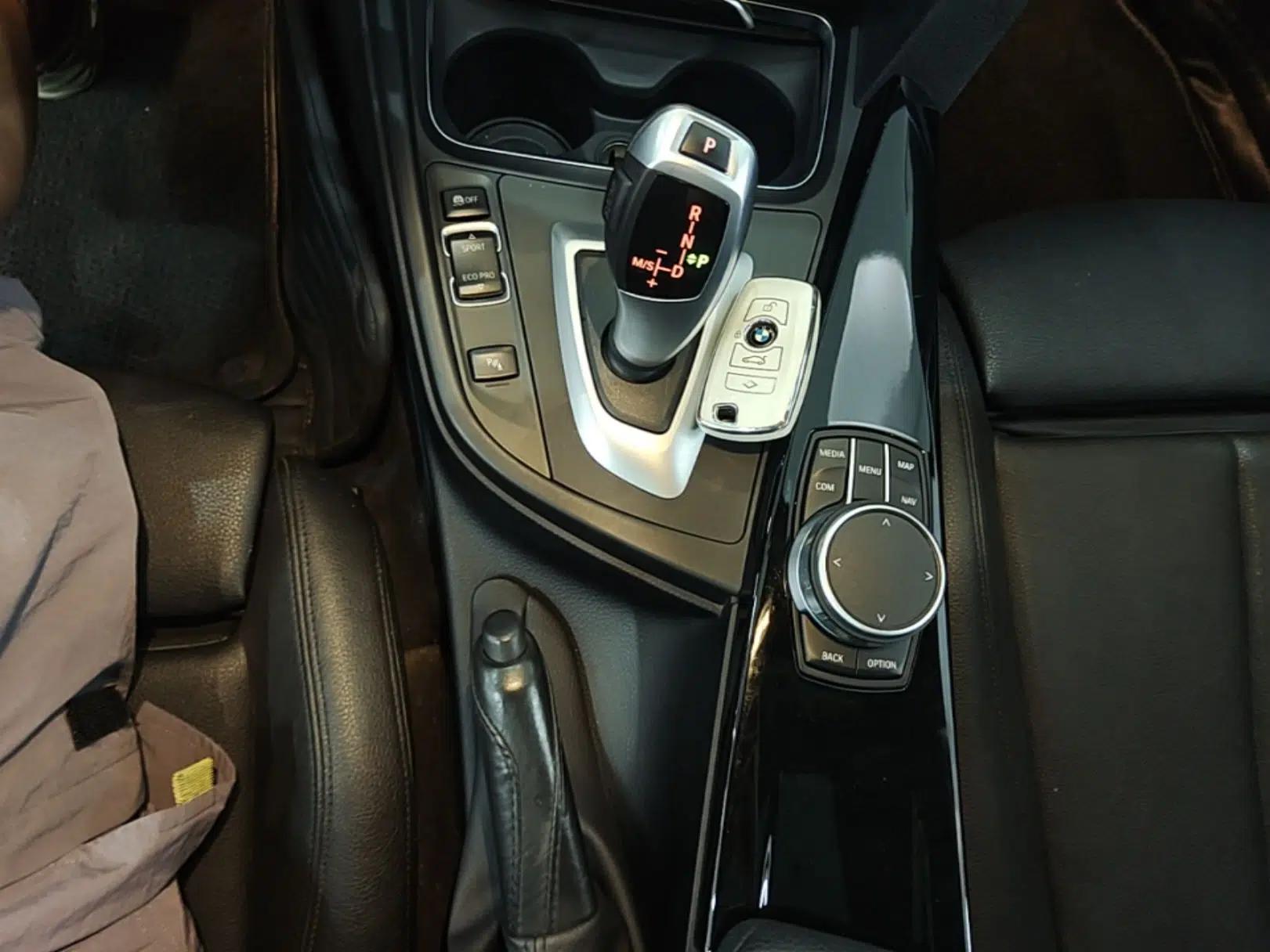 BMW 3 Series GT 2020 320i M Sport Package — миниатюра 16