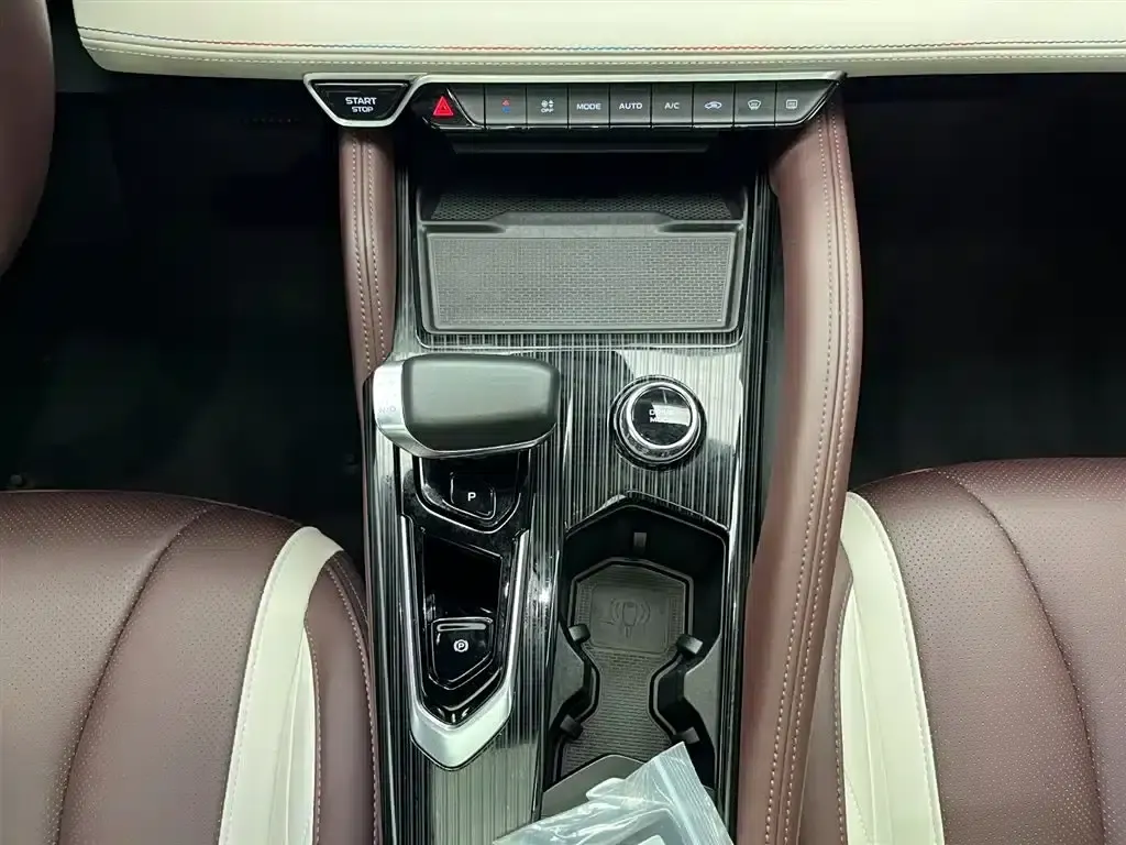 Geely Xingyue L 2021 2.0TD High-Power Automatic Four-Wheel Drive Flagship Edition — миниатюра 5
