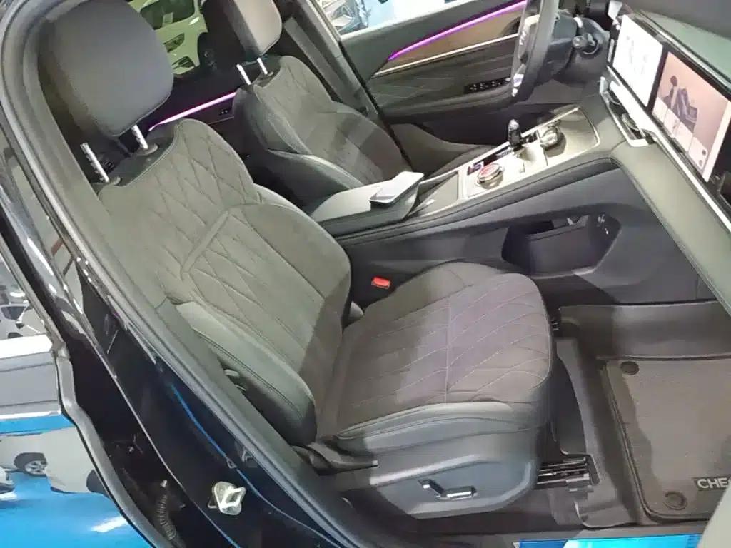 Geely Xingyue L 2025 Oriental Radiance 2.0TD Automatic Star Edition — миниатюра 25