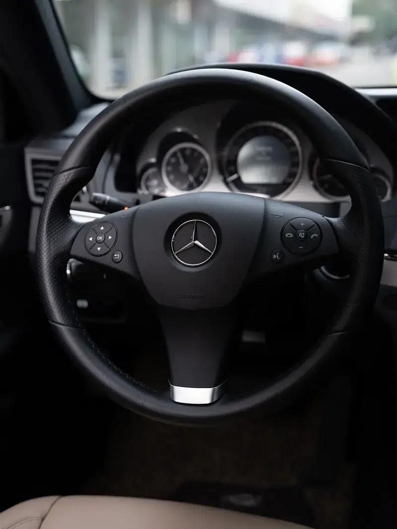 Mercedes-Benz E-Class (Imported) 2010 E 260 CGI Fashion Model — миниатюра 12
