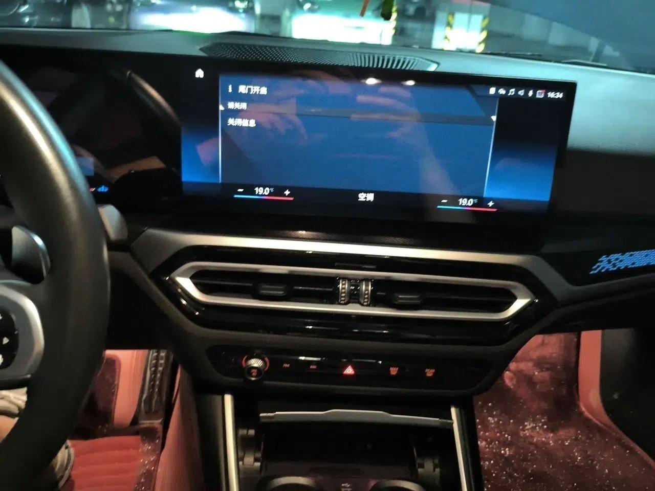 BMW 2 Series 2023 225i M Sport Night Edition Package — миниатюра 13