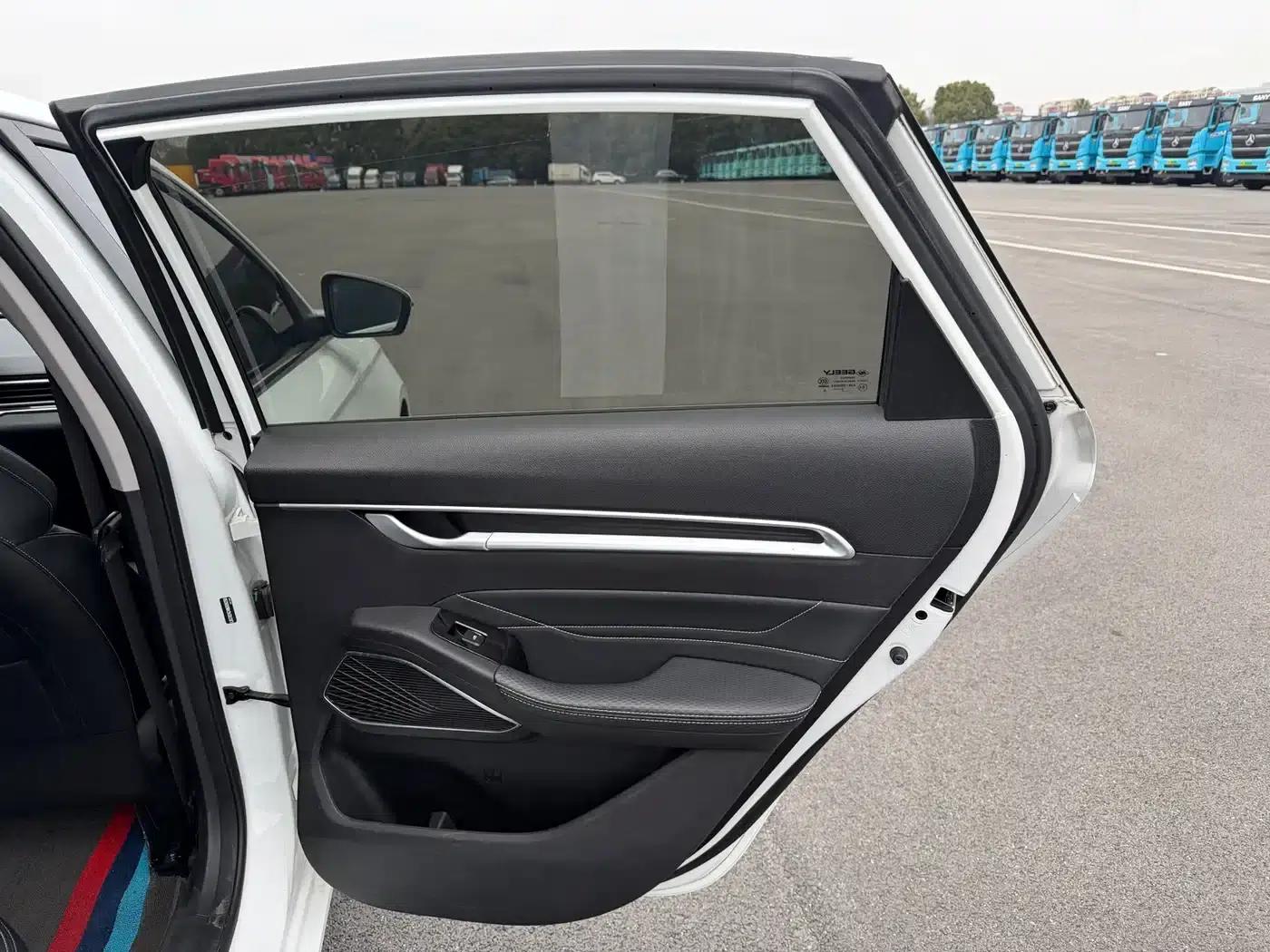 Geely Emgrand 2022 4th Generation 1.5L CVT Luxury Edition — миниатюра 11