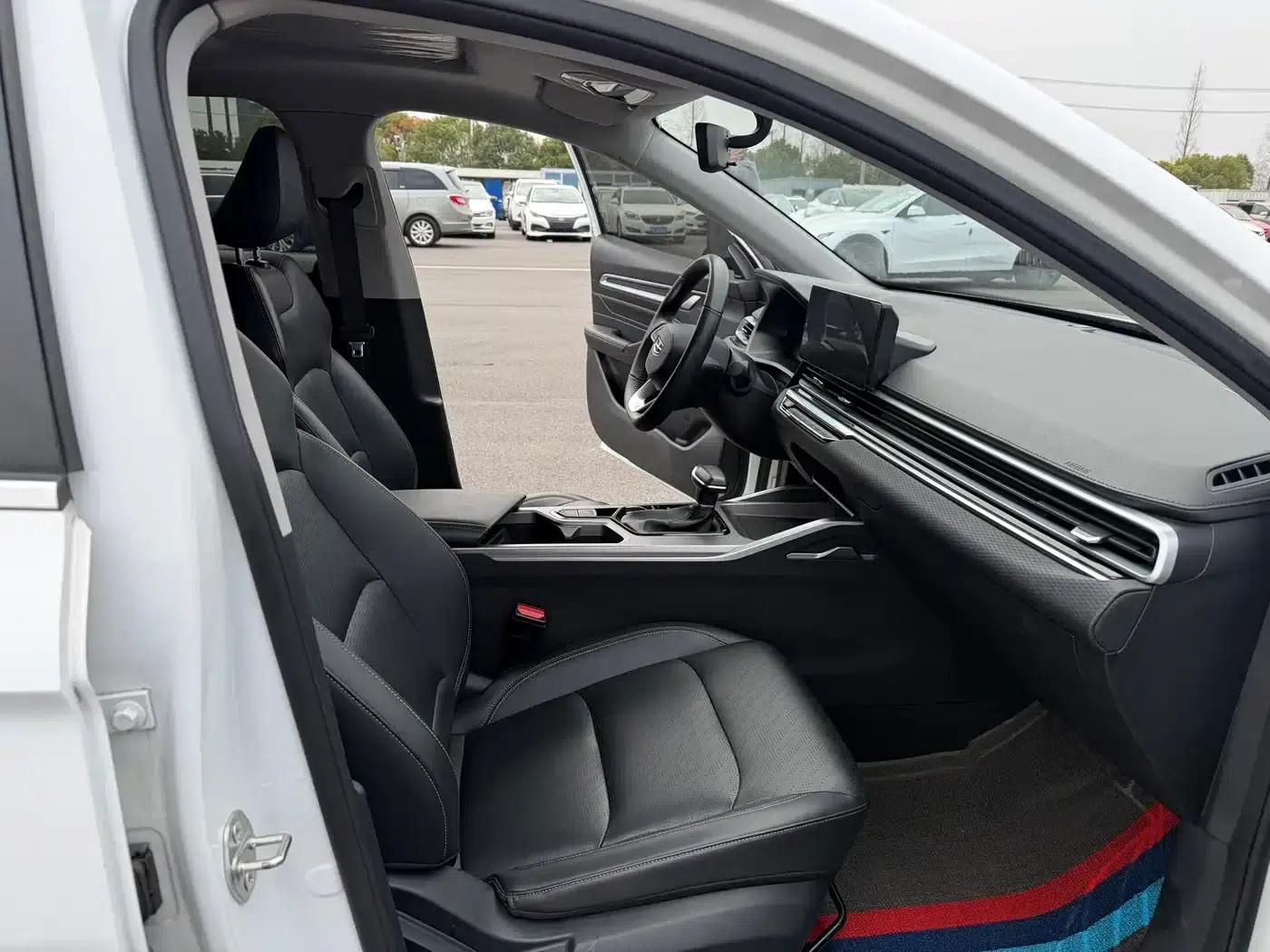 Geely Emgrand 2022 4th Generation 1.5L CVT Luxury Edition — миниатюра 13