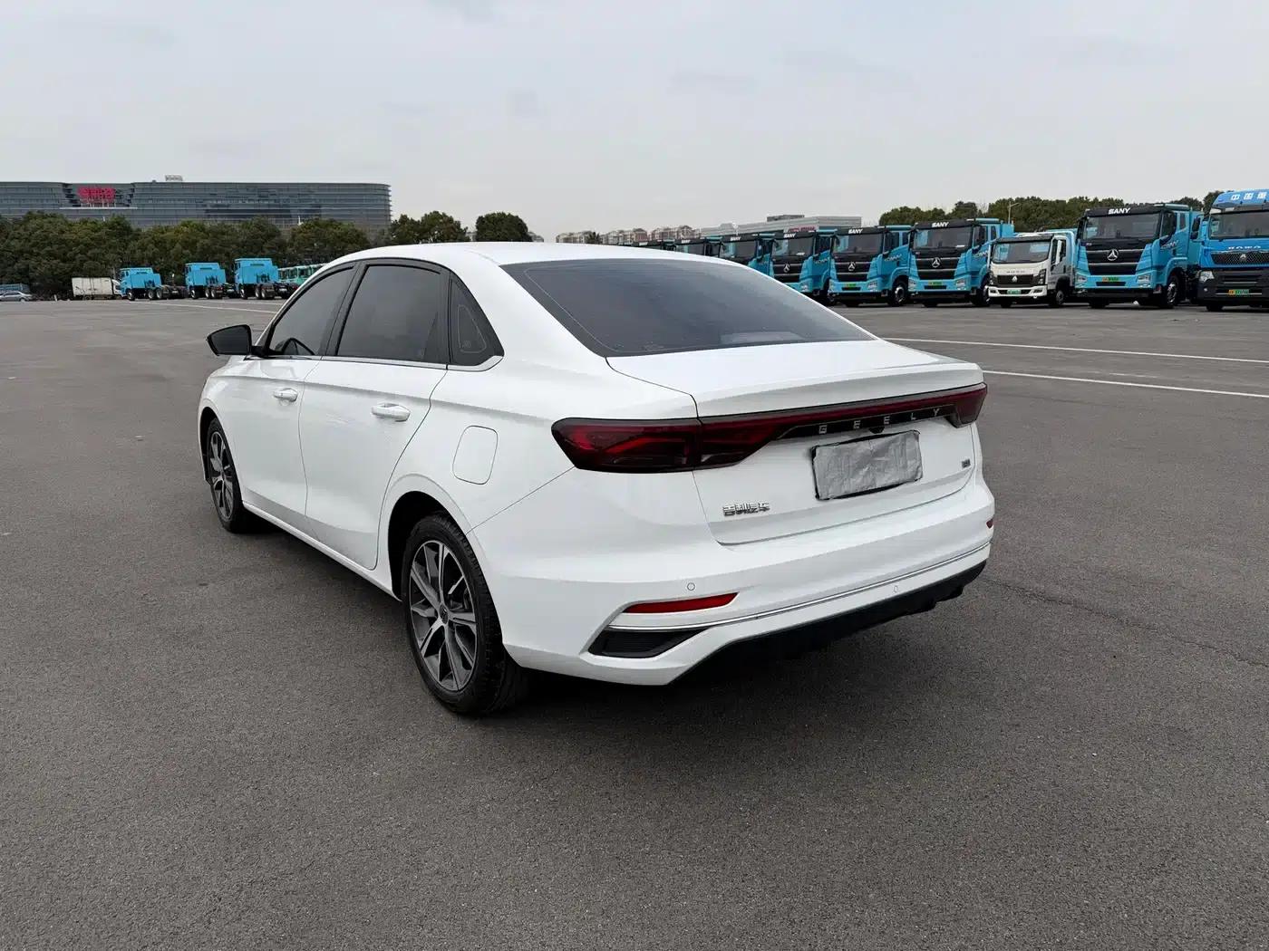 Geely Emgrand 2022 4th Generation 1.5L CVT Luxury Edition — миниатюра 4