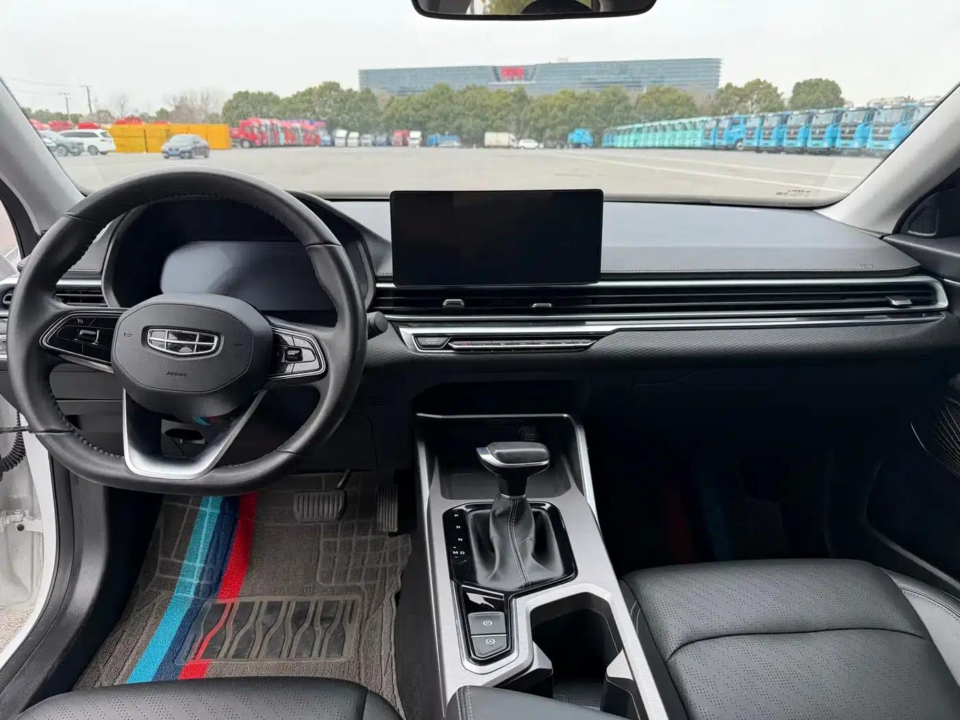 Geely Emgrand 2022 4th Generation 1.5L CVT Luxury Edition — миниатюра 10