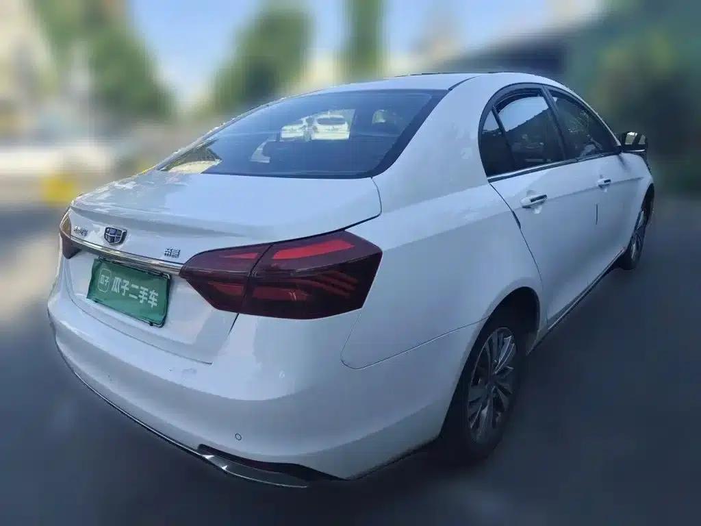 Geely Emgrand 2018 1.5L Manual Upward Connected Edition — миниатюра 4