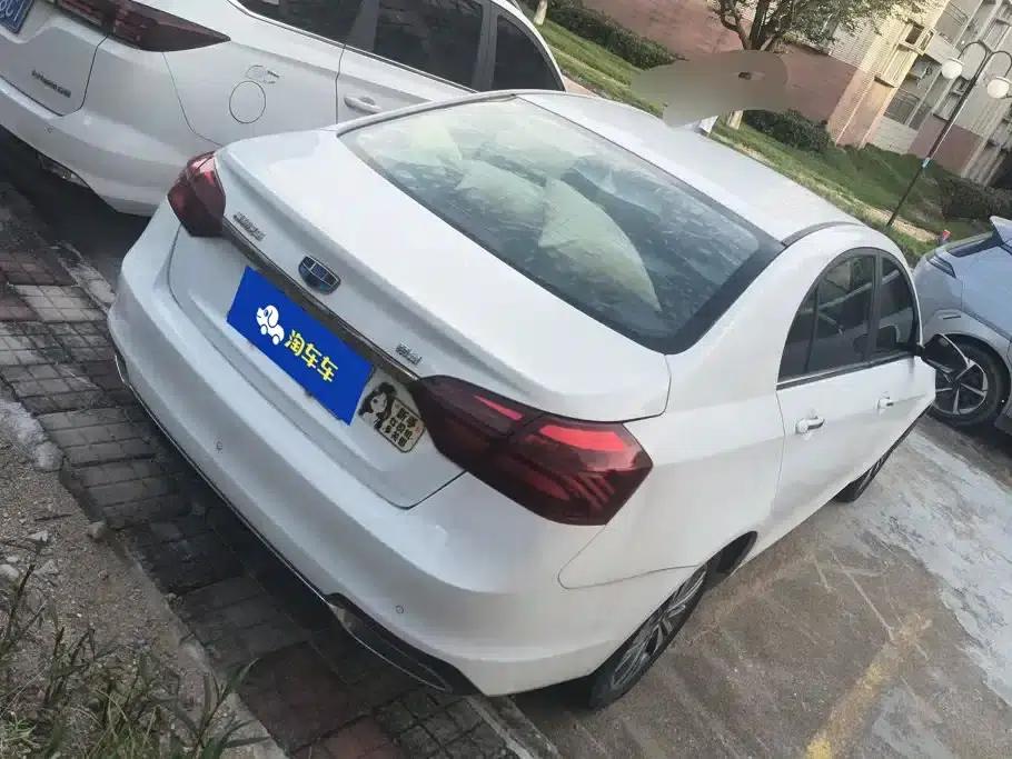 Geely Emgrand 2018 1.5L CVT Upward Connected Edition — миниатюра 3