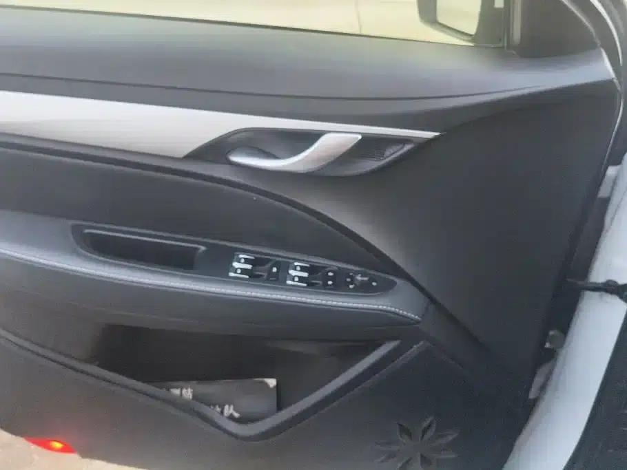 Geely Emgrand 2018 1.5L CVT Upward Connected Edition — миниатюра 7