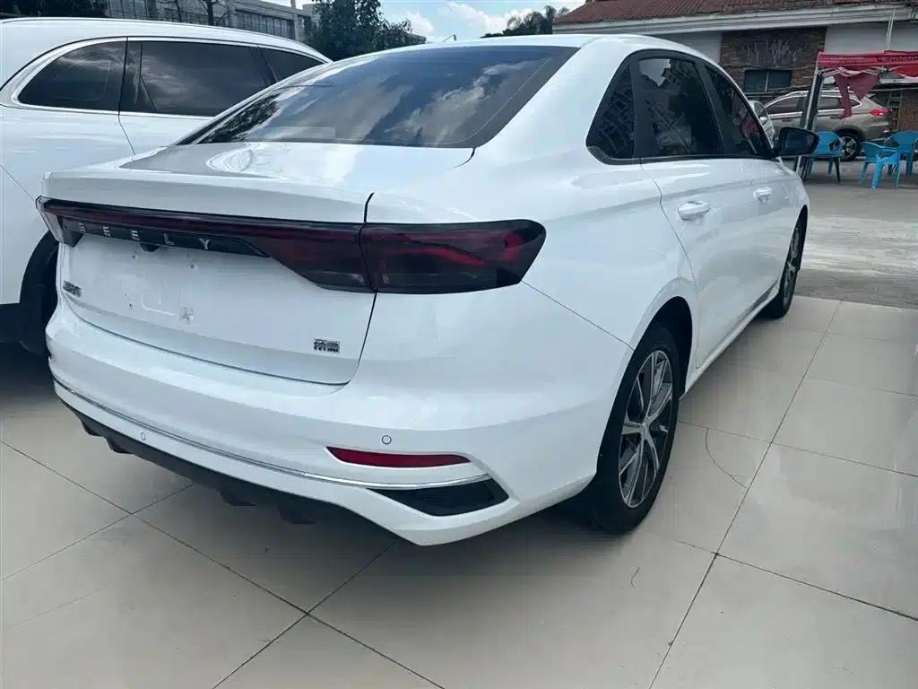 Geely Emgrand 2022 4th Generation 1.5L CVT Elite — миниатюра 10