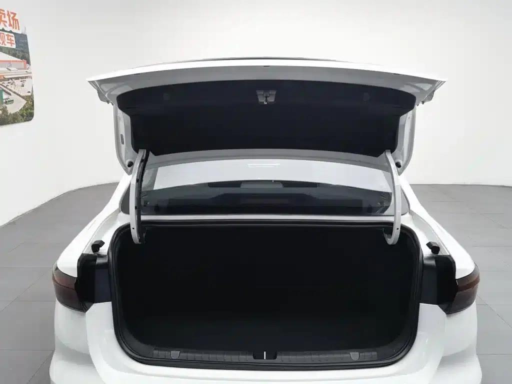 Geely Emgrand 2022 4th Generation 1.5L CVT Premium — миниатюра 16